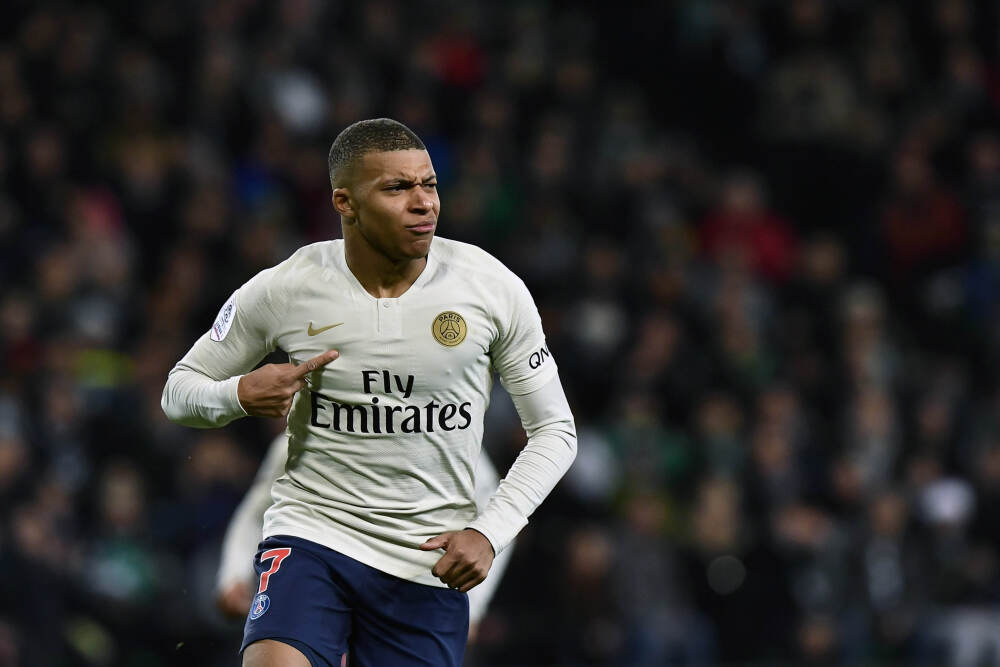 1/2足球赛事: AC米兰、墨尔本胜利、朗斯、里斯本、吉马良斯和利雅得胜利!